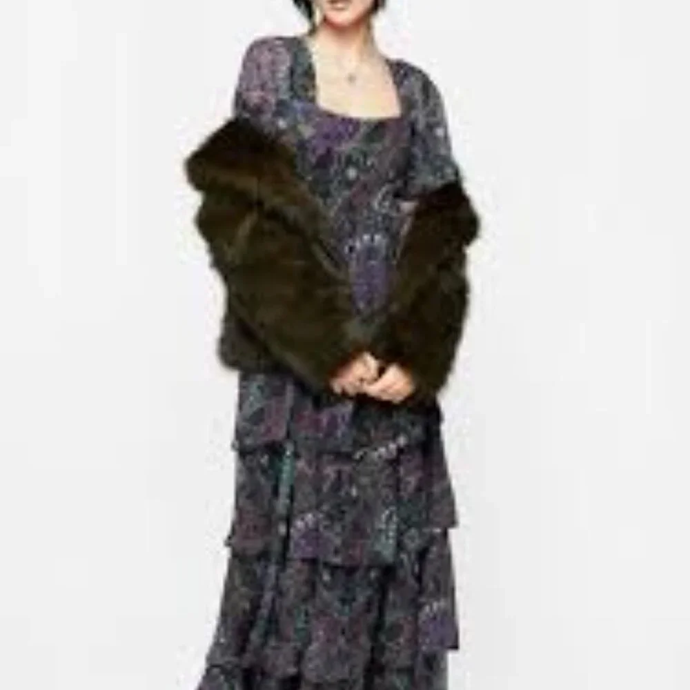 Clarette Chiffon Angel Sleeve Tiered Gown size 8US - Picture 3 of 8